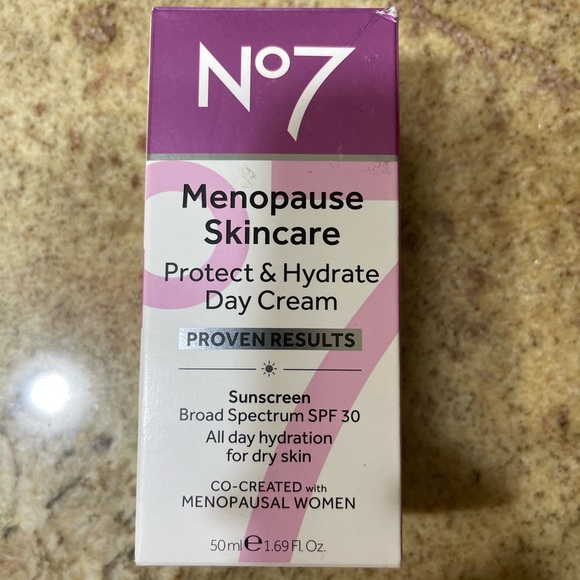 New No 7 Menopause (or not) skincare Protect & Hydrate Day Cream w/spf 30 - Day - Picture 1 of 8